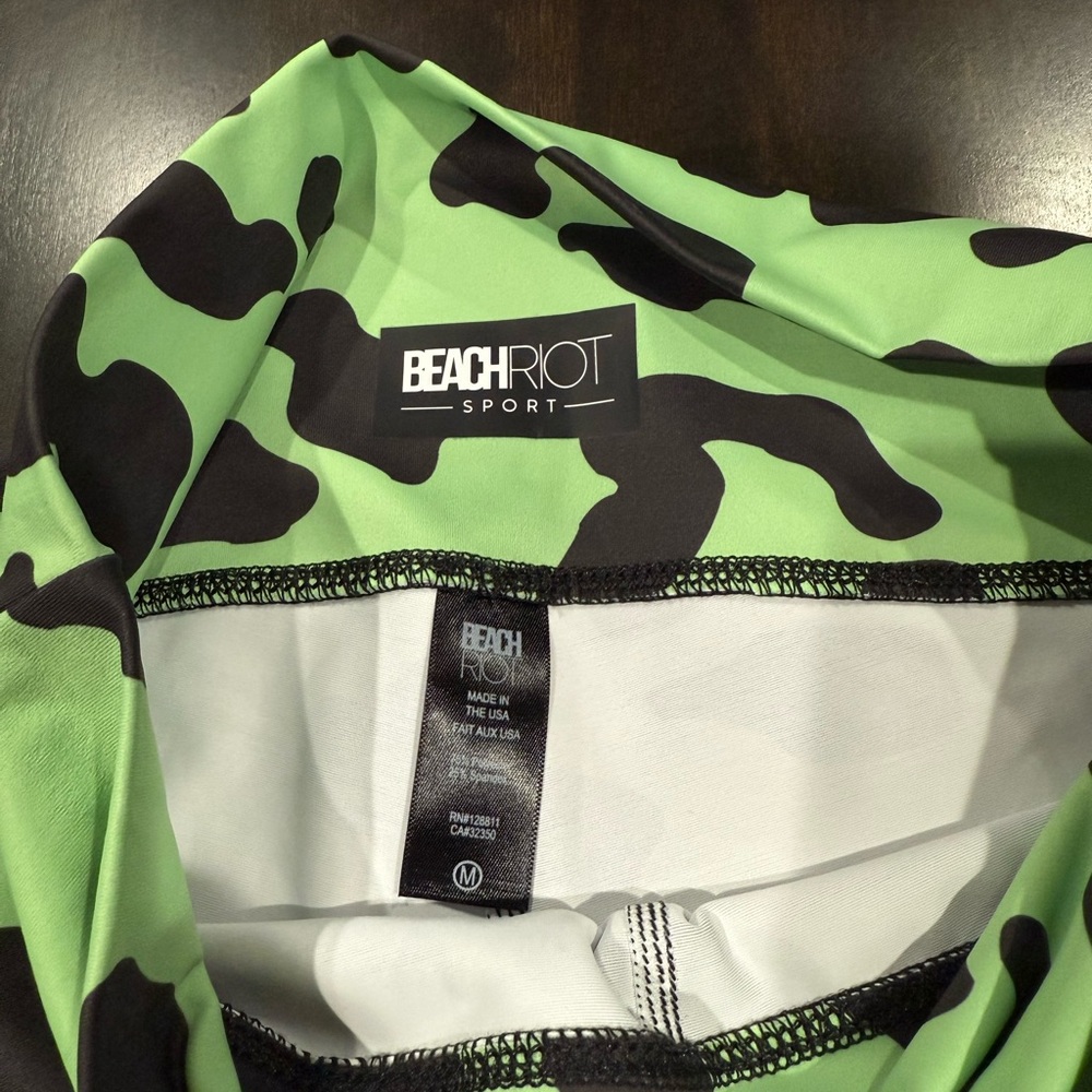 Beach Riot Workout Set, Neon Green Leopard Print -
Sports Bra L & Shorts M. - Picture 4 of 5